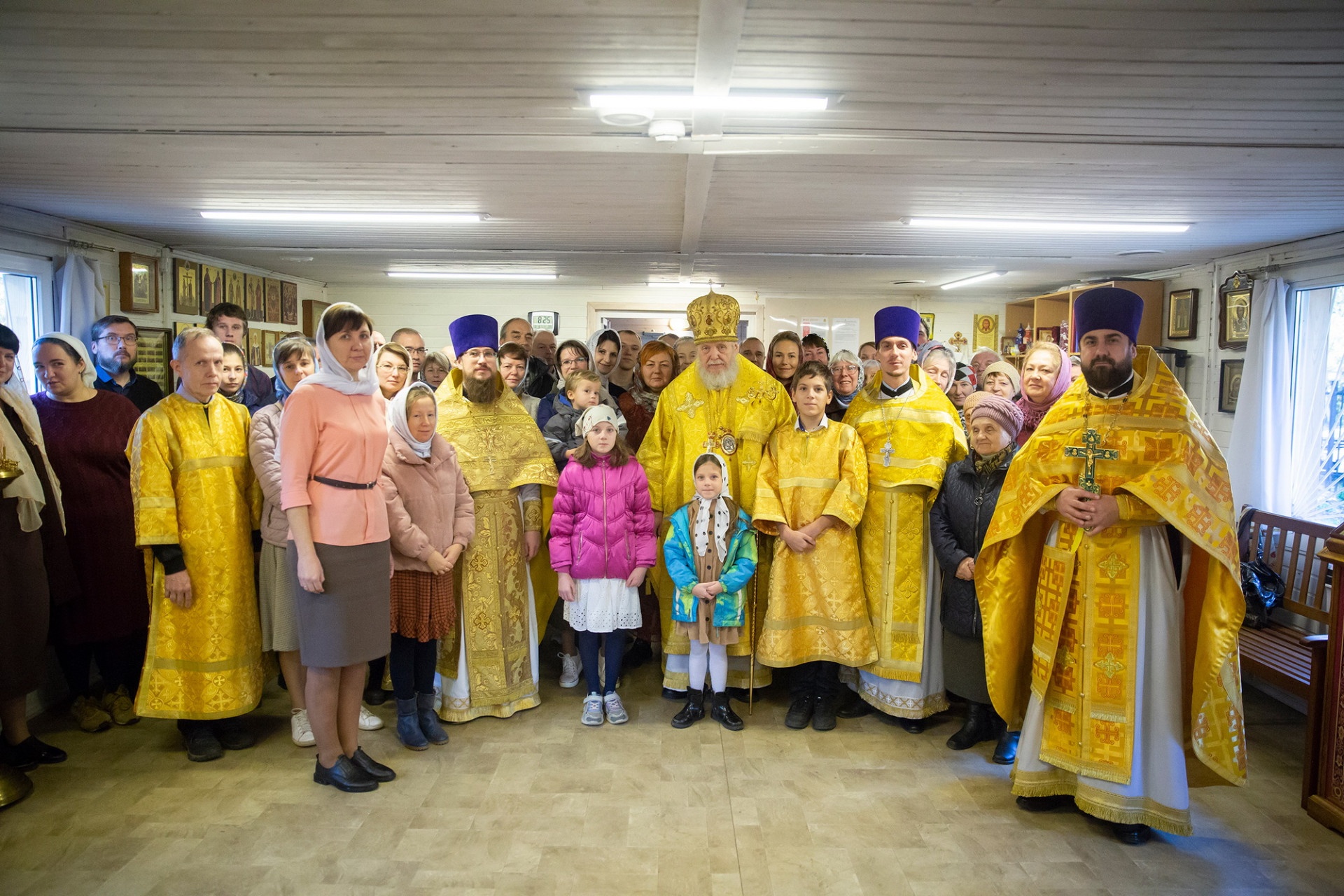 Архиерейское богослужение в Преображенском храме посёлка Загорянский 